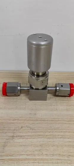 SWAGELOK SS-BNV51-DU-C BELLOWS-SEALED VALVE