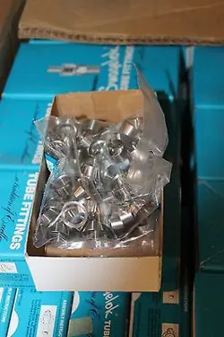 LOT OF 100 NEW SWAGELOK SS-813-1 1/2