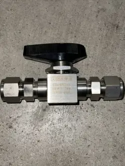 WHITEY SWAGELOK STAINLESS STEEL HIGH PRESSURE BALL VALVE 1/2”  SS-83TS8