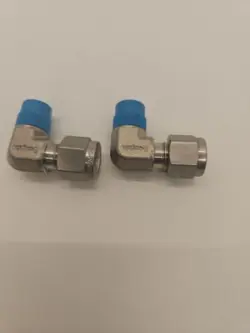 LOT OF 2 SWAGELOK ELBOW CONNECTOR FITTING, 1/4 TUBE X 1/8
