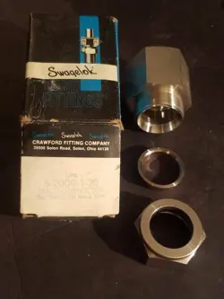 NEW IN BOX SWAGELOK S-2000-1-20 MALE CONNECTOR 1-1/4'' TUBE X 1-1/4'' MALE PIPE