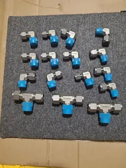 SWAGELOK  LARGE LOT OF VARIOUS FITTINGS