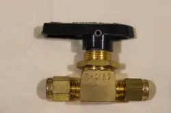WHITEY B-41S2 SWAGELOK BRASS BALL VALVE 1/8