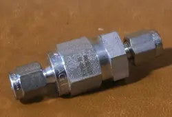 (NEW, UNUSED) SWAGELOK CHECK VALVE SS-CHS2-5 1/8