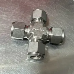 NEW SWAGELOK SS-810-4 STAINLESS STEEL FITTING 1/2” TUBE CROSS UNION