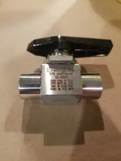 QTY 1 NEW SWAGELOK VALVE SS-43GF2, 3000 PSI 1/4 TURN BALL VALVE 1/8