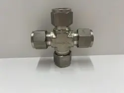 STAINLESS STEEL SWAGELOK UNION CROSS FITTING, 1/2