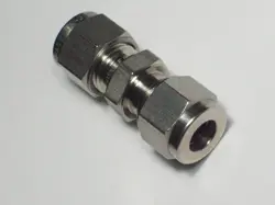 1 - SWAGELOK STAINLESS STEEL UNION,  8 MM OD TUBE,  SS-8M0-6