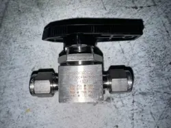 2  SWAGELOK SS-43GS4   1/4