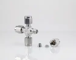 SWAGELOK SS-200-4 TUBE FITTING UNION CROSS 1/8 IN TUBE OD 316 STAINLESS STEEL