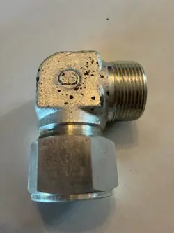 SWAGELOK S-2000-2-20 MALE STEEL ELBOW FITTING 1 1/4'' X 1''