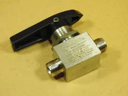 SWAGELOK SS-44S10MM STAINLESS STEEL BALL VALVE, 10MM TUBE FITTINGS - USED