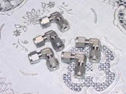 FIVE (5) SWAGELOK SS-400-9 TUBE FITTINGS, 90 DEGREE ELBOWS, S/S, 1/4