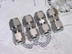 FOUR (4) SWAGELOK SS-810-6 TUBE FITTINGS, UNION FITTING, S/S, 1/2