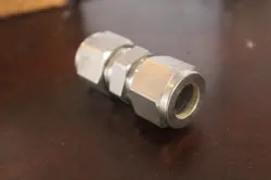 SWAGELOK STAINLESS STEEL UNION FITTING 1/2