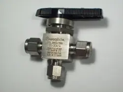 1- SWAGELOK STAINLESS STEEL 40G SERIES 3-WAY BALL VALVE, 1/4