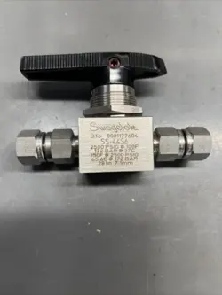 SWAGELOK SS-44S6 STAINLESS STEEL BALL VALVE 3/8 IN. SWAGELOK TUBE FITTING