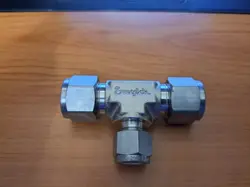 SWAGELOK SS-810-3-8-6 ,,  1/2