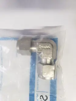 SS-600-9 STAINLESS STEEL SWAGELOK TUBE FITTING, UNION ELBOW, 3/8