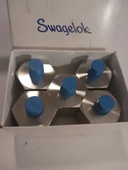 5 SWAGELOK SS-8-RA-4-10K STAINLESS STEEL ADAPTERS FACTORY BOX 1000PSI 1/2