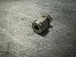 LOT OF 32 - SWAGELOK SSCAP FITTING, 1/4