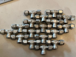 CRAWFORD SWAGELOK 1/4'' X 3/8'' STEEL BRANCH TEE 17 PCS