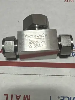 NEW SWAGELOK SS-58S12-ID STAINLESS LIFT CHECK VALVE 3/4IN TUBE