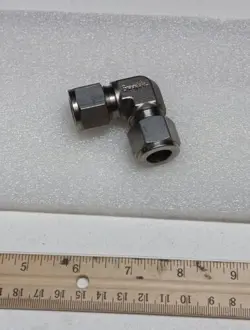 SWAGELOK SS-810-9 STAINLESS STEEL UNION ELBOW 1/2