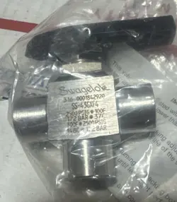 NEW SWAGELOK SS-43GXF4 2500PSI SS 1/4” TUBE
