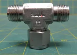 SWAGELOK SS-600-3 UNION TEE TUBE FITTING 3/8
