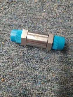 NEW SWAGELOK SS-6C2-1 STAINLESS STEEL POPPET CHECK VALVE 1 PSI CRACK NPT 3/8