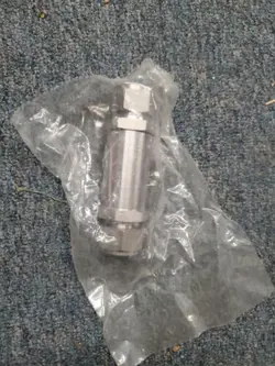NEW SWAGELOK SS-12C-1 STAINLESS STEEL POPPET CHECK VALVE 1 PSI CRACK 3/4 TUBE