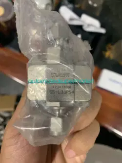 1PC NEW SWAGELOK SS-L33PS4 VALVE SHIPPING BY DHL/FEDEX