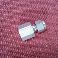 DK-LOK® 1/4 TUBE OD X 1/4 NPT PIPE FEMALE STRAIGHT CONNECTOR 316 STAINLESS STEEL