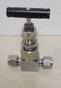 OLD STOCK SWAGELOK SS-3NBS4 1/4IN TUBE NEEDLE VALVE