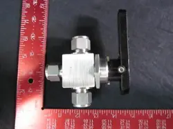 APPLIED MATERIALS AMAT 3870-02732 SWAGELOK SS-45XS8 VALVE 3WAY SST 12T SWAG