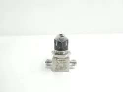 SWAGELOK SS-43S4 TUBE MANUAL STAINLESS THREADED BALL VALVE 3000PSI 1/4IN NPT