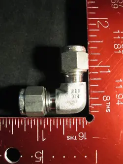 SWAGELOK SS-6M0-9 SS UNION ELBOW 6MM TUBE OD TUBE FITTING