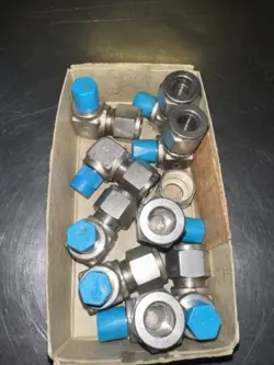 LOT OF 9 SWAGELOK SS-810-2-4 OLD STYLE CRAWFORD NUTS AND FERRULES INCLUDED