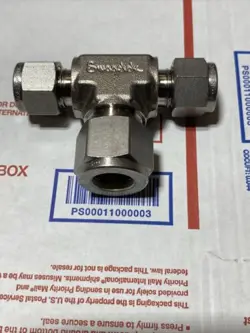 NEW SWAGELOK STAINLESS STEEL REDUCING UNION TEE 3/8
