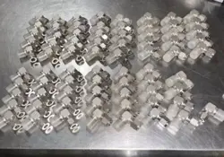 LOT OF 75 MOTION INDUSTRIES FITTINGS 3/8 TUBE X 3/8 MNPT SWAGELOK REF SS-600-2-6