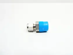 BOX OF 100 SWAGELOK SS-600-1-8 STAINLESS MALE CONNECTOR 3/8IN TUBE X 1/2IN NPT