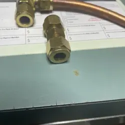 SWAGELOK 1/4X1/4” COUPLING