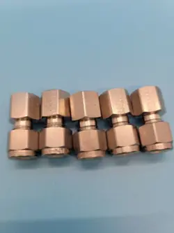 5X SWAGELOK FEMALE CONNECTOR 1/4