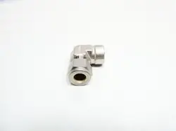 BOX OF 100 SWAGELOK SS-600-8-4 STAINLESS ELBOW 3/8IN TUBE X 1/4IN NPT