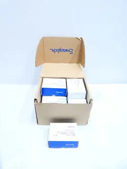 BOX OF 100 SWAGELOK SS-600-1-12 STAINLESS MALE CONNECTOR 3/8IN TUBE X 3/4IN NPT