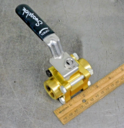 SWAGELOK B-63TF8-SC11 BRASS 3-PIECE 2-WAY BALL VALVE 1/2