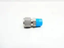 BOX OF 100 SWAGELOK SS-810-1-6 STAINLESS MALE CONNECTOR 1/2IN TUBE X 3/8IN NPT