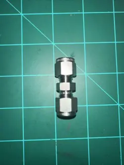 SWAGELOK SS-400-6 STRAIGHT 1/4” TUBE FITTING