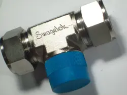 1 - SWAGELOK STAINLESS STEEL BRANCH TEE, 1